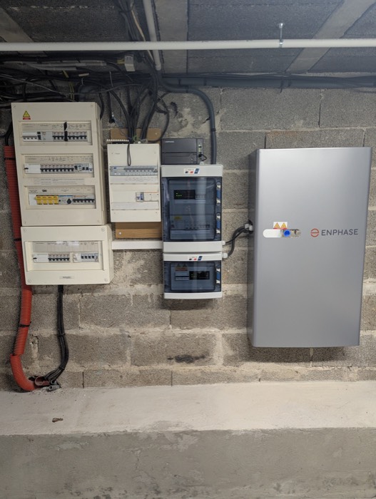 Batterie de stockage Enphase installée en local technique